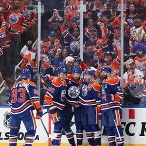 Oilers Lead Panthers 3-2 After Wild First Period in Game 2 - Thumbnail