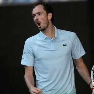 Medvedev Advances to Halle Final After Defeating Zverev - Thumbnail