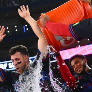 Blue Jays Pull Off Unique Walk-Off Bunt for Sixth Straight Win - Thumbnail