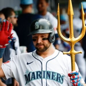 Cal Raleigh Shines as Home Run Derby Star for Mariners - Thumbnail