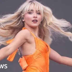 Sabrina Carpenter Dazzles Audiences with Family-Friendly Show - Thumbnail