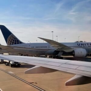 Emergency Landing Forces United Airlines Flight Back to Dulles - Thumbnail