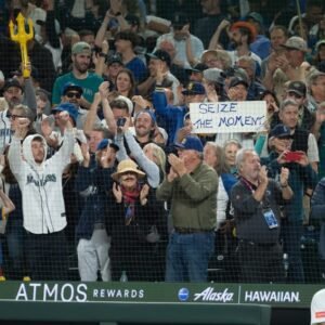 Cal Raleigh Shines as Mariners Seize Playoff Opportunity - Thumbnail