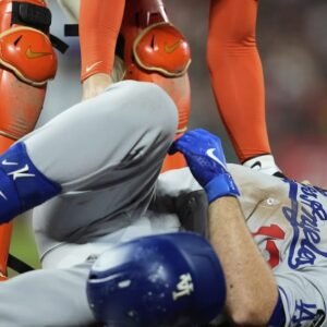 Max Muncy’s Concern Grows After Early Exit in Giants Game - Thumbnail