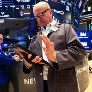 Dow Jones Soars as Trump Eases US-China Trade Tensions - Thumbnail