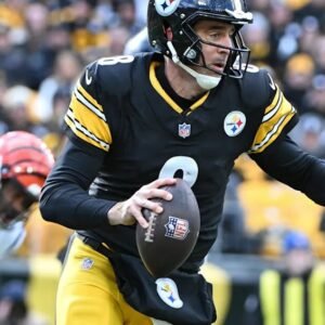 Aaron Rodgers Injury Update: Leaving Game Raises Concerns - Thumbnail