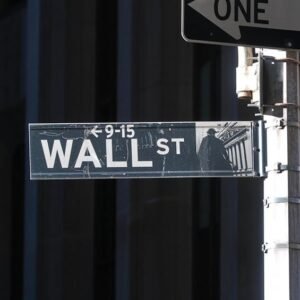 AMD Stock Faces Tough Market Conditions Amid Tech Declines - Thumbnail