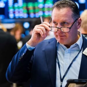 Dow Jones Stock Markets Experience Fluctuations as AI Stocks Surge - Thumbnail