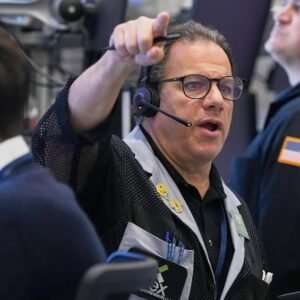 Dow Jones Recovers with Steady Gains on Black Friday Amid Market Outlook - Thumbnail