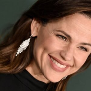 Jennifer Garner’s Easy Halloween Costume: A Guide for Tired Moms - Thumbnail