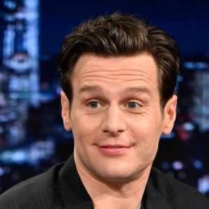 Jonathan Groff’s Hilarious Thanksgiving Parade Mishap Revealed - Thumbnail