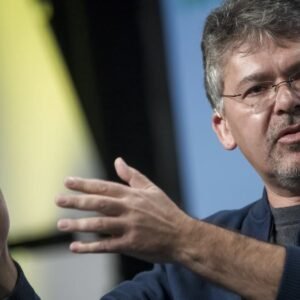 Apple’s AI Leadership Changes: A Shift in Google’s AI Landscape - Thumbnail