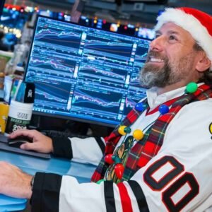 Market Close Today: S&P 500 Hits New Highs on Holiday Trading - Thumbnail