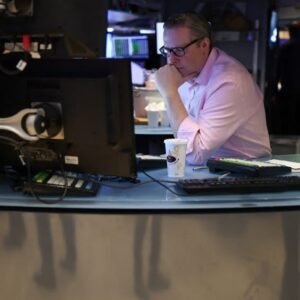 What Time Does the Stock Market Close Today? Get the Details! - Thumbnail