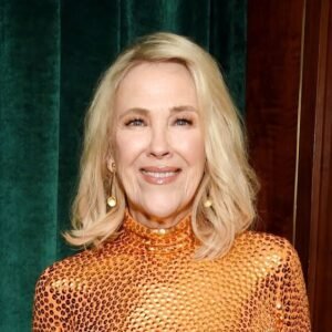 Catherine O’Hara: Beloved Star of ‘Beetlejuice’ and ‘Schitt’s Creek’ Passes Away at 71 - Thumbnail
