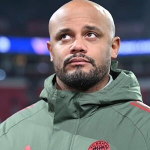 Bayern Munich Faces Challenge Against Hamburger SV in Fog Delay - Thumbnail