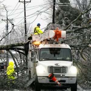 Severe Ice Storm Disrupts Nashville, Brings Destruction and Beauty - Thumbnail