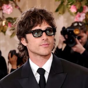 Oscar Isaac Shines at the 2026 Golden Globes - Thumbnail