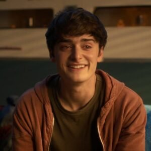 Stranger Things Cast: Noah Schnapp Previews Fiery Series Finale - Thumbnail