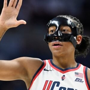 UConn Women Dominate Villanova in 99-50 Victory - Thumbnail