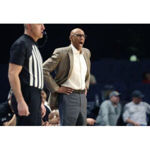 UCF Knights Face BYU in Crucial BYU Basketball Showdown - Thumbnail