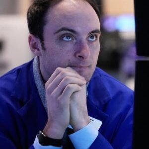 Stock Market Today: Tech Sell-off Continues as Investors React - Thumbnail