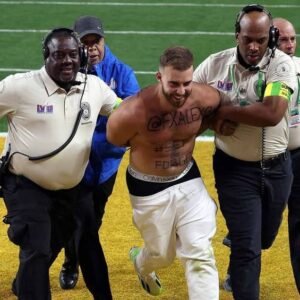 Super Bowl Streaker Lives Lavish Life After Arrest - Thumbnail