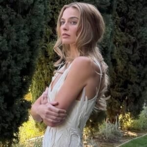 Margot Robbie Champions ‘Wuthering Heights’ with Stunning Fashion - Thumbnail