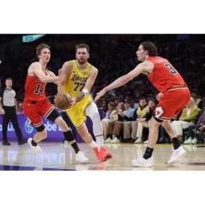 Luka Dončić Shines with 51-Point Performance Leading Lakers Win - Thumbnail
