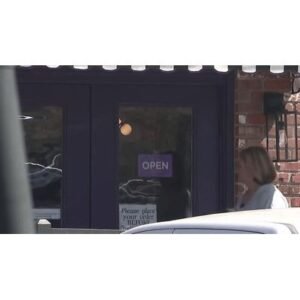 Dispute Erupts Over Governor Sanders’ Visit to Local Restaurant - Thumbnail