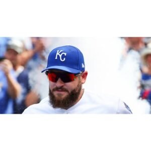 Royals Dominate Twins with 13-9 Victory on Gloomy Night - Thumbnail