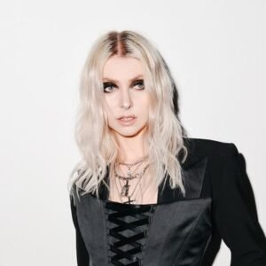 Taylor Momsen Hospitalized After Poisonous Spider Bite Ahead of Tour - Thumbnail
