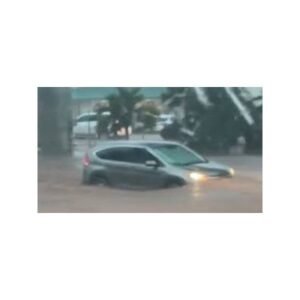 Urgent Flash Flood Warning: Hawaii Roads Turn Into Rivers - Thumbnail