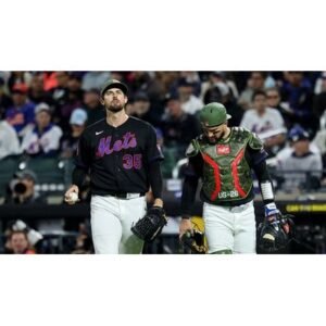 Shocking Injury: Mets Pitcher Clay Holmes Suffers Broken Leg in Game - Thumbnail