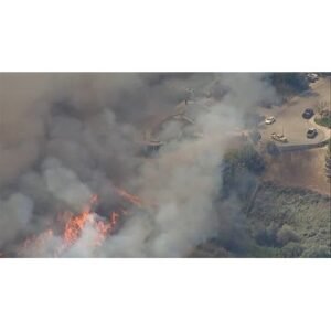 Fast-Moving Simi Valley Fire Forces Evacuations and Risks Homes - Thumbnail