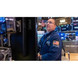 S&P 500 Hits New High Amid Positive Earnings and Oil Price Drops - Thumbnail