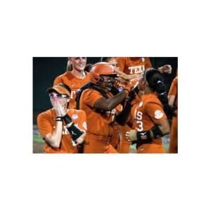 Texas Longhorns Softball: A Historic Season of Triumphs and Challenges - Thumbnail