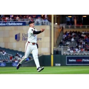 Twins Aim for Another Victory Against the White Sox Today - Thumbnail