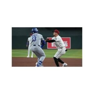 Shocking Collision! Dodgers’ Max Muncy and D-backs’ Vargas Injured - Thumbnail