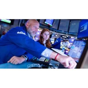 Shocking Tech Sell-Off Drags S&P 500 Lower Amid Unrest - Thumbnail