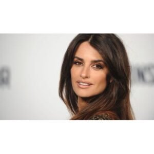 Penelope Cruz Rocks New ‘Weekend Bob’ Haircut: Effortlessly Chic! - Thumbnail