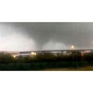 Explosive Tornado Warning Hits San Antonio With Significant Damage - Thumbnail