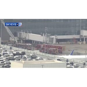 Breaking Airport Fire at IAH Restaurant Injures None - Thumbnail