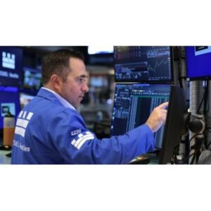 Shocking DJIA Drop: Dow Tumbles 653 Points as Oil Surges - Thumbnail