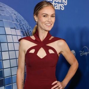 Shocking: Julia Stiles Dances Through a Rib Injury - Thumbnail