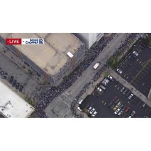 Historic Milwaukee Brewers Parade Brings Fans Downtown - Thumbnail