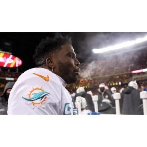 Shocking Tyreek Hill Comeback Hint Names Five Cold Spots - Thumbnail